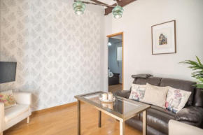 Beautiful and bright- 1Bd 1Bth- Center